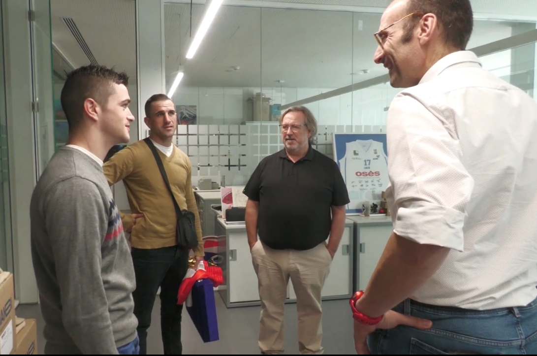 Mikel y Ion Fern&aacute;ndez visitan la Fundaci&oacute;n Miguel Indurain Fundazioa